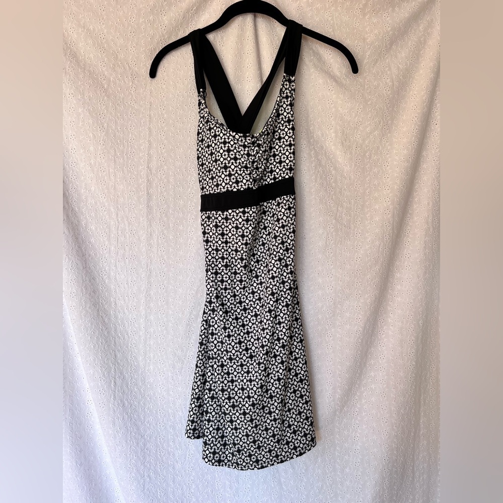 Title nine criss cross back black and white athletic dress